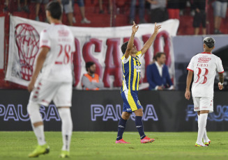 Buenos Aires, Argentina.- In the photos taken on March 20, 2023, during the match between Rosario Central and Huracán on matchday 8 of the Argentine Professional League at the Tomás Adolfo Ducó Stadium. Rosario beat Huracán 2-0 as a visitor with goals from Ignacio Malcorra (at 5 minutes) and Alejo Véliz (at 29 minutes).