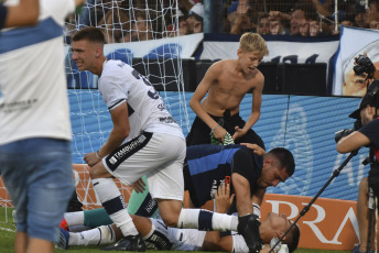 La Plata, Argentina.- In the photos taken on March 19, 2023, during the match between Gimnasia y Esgrima La Plata and Estudiantes de La Plata at the Juan Carmelo Zerillo Stadium, by the Argentine Professional League. Gimnasia y Esgrima made history against Estudiantes, beating them 2-1 after losing at the start and winning the classic after 13 years.