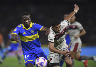 Buenos Aires, Argentina.- In the photos taken on April 9, 2023, during the match between Boca Juniors and Colón at the La Bombonera Stadium, on date 10 of the Argentine Professional League 2023. Boca suffered a heavy defeat by 1- 2 against Colón. With a goal from Teuten (90+1'), the 'Sabalero' got his first win in the tournament.