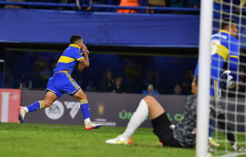 Buenos Aires, Argentina.- In the photos taken on April 18, 2023, during the match between Boca Juniors and Deportivo Pereira for date 2 of Group F of the Copa Libertadores 2023 at the Alberto J. Armando stadium, the 'Bombonera' from Buenos Aires. Boca beat Pereira's team 2-1, with goals from Luis Advíncula and Alan Varela. The Argentine club came back towards the end of the game and achieved its first victory in the Conmebol tournament.