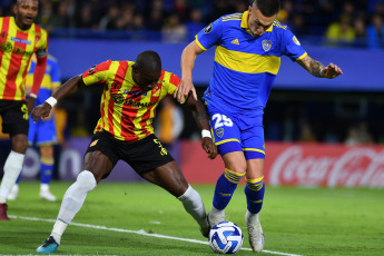 Buenos Aires, Argentina.- En las fotos tomadas el 18 de abril del 2023, durante el encuentro entre Boca Juniors y Deportivo Pereira por la fecha 2 del Grupo F de la Copa Libertadores 2023 en el estadio Alberto J. Armando, la ‘Bombonera’ de Buenos Aires. Boca venció 2-1 al equipo de Pereira, con goles de Luis Advíncula y Alan Varela. El club argentino remontó sobre el final del partido y logró su primer triunfo en el torneo de Conmebol.