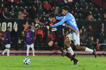 Rosario, Argentina.- In the photos taken on April 18, 2023, during the match between Newell's Old Boys and Blooming for the 2023 Copa Sudamericana, at the Marcelo Bielsa Stadium. With goals from Portillo (a double) and Reasco, Newell's defeated Blooming 3-0, in a match that established the leadership of the Rosario team within Group E.