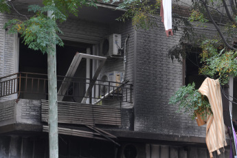 Buenos Aires, Argentina.- In the photos taken on April 25, 2023, it shows the place of the explosion in a house in the town of Santos Lugares in the province of Buenos Aires. The event left at least six injured and would have occurred as a result of a large gas leak, for which 40 families had to be evacuated within a 100-meter radius, sources from the Tres de Febrero party in Buenos Aires reported.