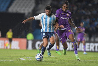 Buenos Aires, Argentina.- In the photos taken on April 20, 2023, during the match between Racing Club and Aucas from Ecuador in a match valid for the second day of the Copa Libertadores at the Presidente Perón stadium, in Avellaneda. Racing beat Aucas 3-2 and positioned itself as the sole leader of group A, which it also shares with Flamengo and Ñublense.