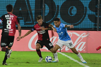 Rosario, Argentina.- In the photos taken on April 18, 2023, during the match between Newell's Old Boys and Blooming for the 2023 Copa Sudamericana, at the Marcelo Bielsa Stadium. With goals from Portillo (a double) and Reasco, Newell's defeated Blooming 3-0, in a match that established the leadership of the Rosario team within Group E.