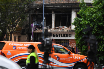 Buenos Aires, Argentina.- In the photos taken on April 25, 2023, it shows the place of the explosion in a house in the town of Santos Lugares in the province of Buenos Aires. The event left at least six injured and would have occurred as a result of a large gas leak, for which 40 families had to be evacuated within a 100-meter radius, sources from the Tres de Febrero party in Buenos Aires reported.