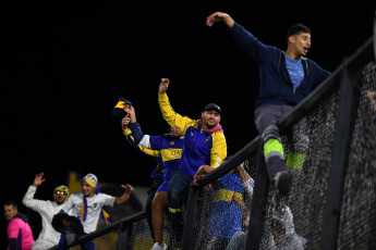 Buenos Aires, Argentina.- In the photos taken on April 18, 2023, during the match between Boca Juniors and Deportivo Pereira for date 2 of Group F of the Copa Libertadores 2023 at the Alberto J. Armando stadium, the 'Bombonera' from Buenos Aires. Boca beat Pereira's team 2-1, with goals from Luis Advíncula and Alan Varela. The Argentine club came back towards the end of the game and achieved its first victory in the Conmebol tournament.