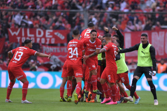 Buenos Aires, Argentina.- In the photos taken on April 16, 2023, Independiente and Racing Club play the Avellaneda classic at the Ricardo Bochini stadium, in a match valid for the twelfth day of the Professional Football League. Independiente and Racing drew 1-1, in a duel that was involved in controversy due to a penalty taken on the visit for Matías Rojas' tie at 38 minutes.