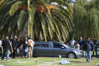 Buenos Aires, Argentina.- En las fotos tomadas el 4 de marzo del 2023, durante una ceremonia religiosa para despedir al chofer Daniel Barrientos, asesinado de un disparo en el pecho durante un asalto a bordo del colectivo de la línea 620 que conducía por la localidad bonaerense de Virrey del Pino, partido de La Matanza.