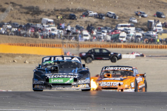 El Calafate, Argentina.- In the photos taken on April 17, 2023, Julián Santero, driving a Ford, won the fourth date of Turismo Carretera held at the El Calafate racetrack, which premiered this weekend at the race of the most popular category of Argentine motorsports. The next date of Road Tourism will take place on April 29 and 30 at the Concepción del Uruguay racetrack, in Entre Ríos.