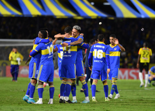 Buenos Aires, Argentina.- In the photos taken on April 18, 2023, during the match between Boca Juniors and Deportivo Pereira for date 2 of Group F of the Copa Libertadores 2023 at the Alberto J. Armando stadium, the 'Bombonera' from Buenos Aires. Boca beat Pereira's team 2-1, with goals from Luis Advíncula and Alan Varela. The Argentine club came back towards the end of the game and achieved its first victory in the Conmebol tournament.