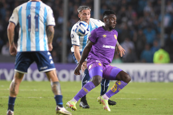 Buenos Aires, Argentina.- En las fotos tomadas el 20 de abril del 2023, durante el partido entre Racing Club y Aucas de Ecuador en un partido válido por la segunda jornada de la Copa Libertadores en el estadio Presidente Perón, de Avellaneda. Racing le ganó por 3-2 a Aucas y se posicionó como único líder del grupo A, que comparte también con Flamengo y Ñublense.