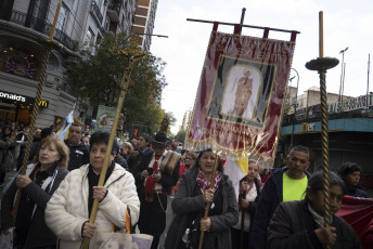 Buenos Aires, Argentina.- In the photos taken on April 19, 2023, thousands of pilgrims approached with stamps, keys and candles to the sanctuary of San Expedito in the Nuestra Señora de Balvanera parish, in Once, which like every April 19 It leaves its doors open 24 hours for the entry of the faithful of the patron saint of just and urgent causes.