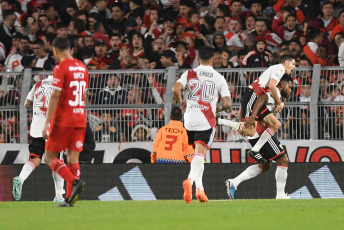 Buenos Aires, Argentina.- En las fotos tomadas el 23 de abril del 2023, durante el partido entre River Plate e Independiente en el Estadio Más Monumental por la jornada 13 de la Liga Profesional Argentina. River venció por 2-0 a Independiente como local, en un partido de la jornada 13 de la Liga Profesional Argentina. Para River los goles fueron marcados por Esequiel Barco (a los 17 minutos) y Miguel Borja (a los 80 minutos).