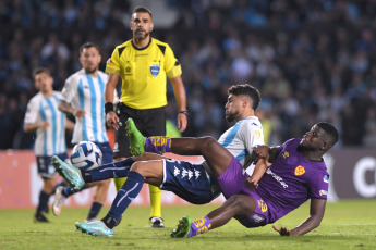 Buenos Aires, Argentina.- In the photos taken on April 20, 2023, during the match between Racing Club and Aucas from Ecuador in a match valid for the second day of the Copa Libertadores at the Presidente Perón stadium, in Avellaneda. Racing beat Aucas 3-2 and positioned itself as the sole leader of group A, which it also shares with Flamengo and Ñublense.