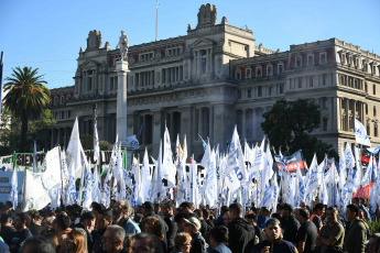 Buenos Aires, Argentina.- In the photos taken on April 13, 2023, various Argentine political and trade union organizations marched in the capital to denounce the ban and judicial persecution of Vice President Cristina Fernández de Kirchner. The demonstration was held in Plaza Lavalle in front of the Palace of Justice, seat of the Supreme Court, where they sought to reverse the decision of the vice president not to run as a candidate for the next presidential elections, after the ruling of the Federal Oral Court 2.