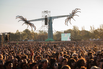 Buenos Aires, Argentina.- En las fotos tomadas el 28 de abril del 2023, durante la última presentación del grupo estadounidense Kiss que cerró el festival Masters of Rock en el Parque de la Ciudad de Buenos Aires, Argentina. El evento, congregó, según los organizadores, a 45.000 amantes de una de las vertientes duras del género para realizar una emotiva despedida a Kiss.