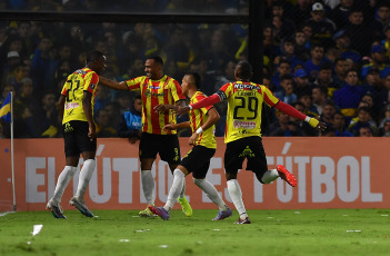 Buenos Aires, Argentina.- In the photos taken on April 18, 2023, during the match between Boca Juniors and Deportivo Pereira for date 2 of Group F of the Copa Libertadores 2023 at the Alberto J. Armando stadium, the 'Bombonera' from Buenos Aires. Boca beat Pereira's team 2-1, with goals from Luis Advíncula and Alan Varela. The Argentine club came back towards the end of the game and achieved its first victory in the Conmebol tournament.