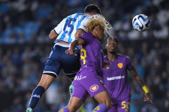 Buenos Aires, Argentina.- En las fotos tomadas el 20 de abril del 2023, durante el partido entre Racing Club y Aucas de Ecuador en un partido válido por la segunda jornada de la Copa Libertadores en el estadio Presidente Perón, de Avellaneda. Racing le ganó por 3-2 a Aucas y se posicionó como único líder del grupo A, que comparte también con Flamengo y Ñublense.