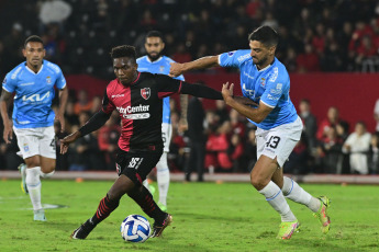 Rosario, Argentina.- In the photos taken on April 18, 2023, during the match between Newell's Old Boys and Blooming for the 2023 Copa Sudamericana, at the Marcelo Bielsa Stadium. With goals from Portillo (a double) and Reasco, Newell's defeated Blooming 3-0, in a match that established the leadership of the Rosario team within Group E.