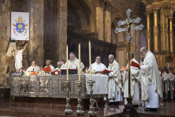 Buenos Aires, Argentina.- In the photos taken on April 24, 2023, the Episcopate celebrated the Pope with a mass in the Metropolitan Cathedral and began a week of deliberations. The 122nd plenary assembly of the Argentine Episcopal Conference (CEA), made up of bishops from all over the country, began a week of deliberations this Monday with a thanksgiving mass on the occasion of the 10th anniversary of Francis' pontificate.