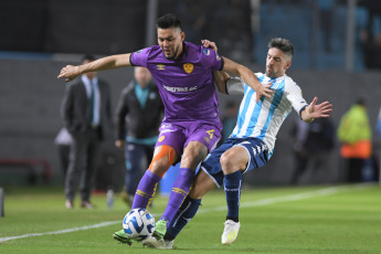 Buenos Aires, Argentina.- En las fotos tomadas el 20 de abril del 2023, durante el partido entre Racing Club y Aucas de Ecuador en un partido válido por la segunda jornada de la Copa Libertadores en el estadio Presidente Perón, de Avellaneda. Racing le ganó por 3-2 a Aucas y se posicionó como único líder del grupo A, que comparte también con Flamengo y Ñublense.