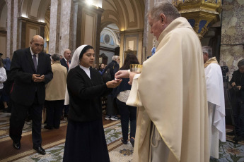 Buenos Aires, Argentina.- In the photos taken on April 24, 2023, the Episcopate celebrated the Pope with a mass in the Metropolitan Cathedral and began a week of deliberations. The 122nd plenary assembly of the Argentine Episcopal Conference (CEA), made up of bishops from all over the country, began a week of deliberations this Monday with a thanksgiving mass on the occasion of the 10th anniversary of Francis' pontificate.