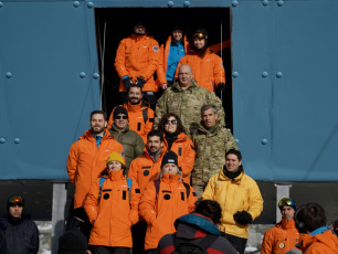 Antártida, Argentina.- En las fotos tomadas el 20 de abril del 2023, durante la inauguración de tres nuevos laboratorios multidisciplinarios destinados a las bases Esperanza, Orcadas y San Martín, junto a dos refugios científicos en las islas Vega y Cerro Nevado, que forman parte de la primera etapa del programa de infraestructuras impulsado por el Ministerio de Ciencia, Tecnología e Innovación, que busca potenciar las investigaciones en la Antártida argentina.