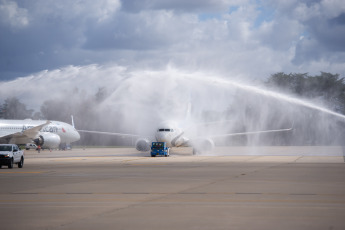 Buenos Aires, Argentina.- En las fotos tomadas el 19 de abril del 2023, la empresa Aerolíneas Argentinas presentó en el Aeropuerto Internacional de Ezeiza su primer avión de carga para el segmento Aerolíneas Argentinas Cargo. Es la primera vez en 16 años que la compañía de bandera cuenta en su flota con un carguero puro.