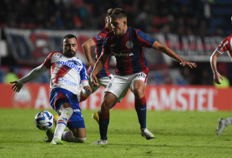 Buenos Aires, Argentina.- In the photos taken on April 20, 2023, during the match between San Lorenzo and Fortaleza at the Pedro Bidegain stadium for the 2nd group stage of the Copa Sudamericana 2023. Fortaleza of Brazil defeated 0-2 to San Lorenzo. Goals by goalkeeper Augusto Batalla, against, and Guilherme allowed the Brazilian team to remain as the leader with an ideal score of six points.