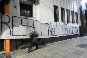 Buenos Aires, Argentina.- In the photos taken on April 11, 2023, after the resignation of Fabian Doman, the members of Independiente protested in front of the club headquarters. The crisis in Independiente was accentuated by the news that Doman presented his resignation from the position of president through a statement that he released on his social networks.