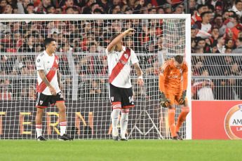 Buenos Aires, Argentina.- In the photos taken on April 19, 2023, River Plate faced Sporting Cristal in a match for the second date of group D of the Copa Libertadores, at the Monumental stadium, in Buenos Aires, against more than 80,000 viewers. The Argentine River Plate beat the Peruvian Sporting Cristal 4-2, for which he has three points, despite playing a good part of the match with ten players due to the expulsion of defender Enzo Díaz (38).