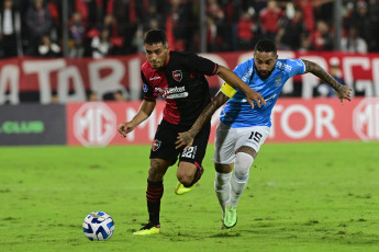 Rosario, Argentina.- En las fotos tomadas el 18 de abril del 2023, durante el encuentro entre Newell’s Old Boys y Blooming por la Copa Sudamericana 2023, en el Estadio Marcelo Bielsa. Con goles de Portillo (doblete) y Reasco, Newell’s, derrotó 3-0 a Blooming, en un partido que consagró el liderato del equipo rosarino en el seno del Grupo E.