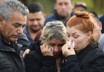 Buenos Aires, Argentina.- En las fotos tomadas el 4 de marzo del 2023, durante una ceremonia religiosa para despedir al chofer Daniel Barrientos, asesinado de un disparo en el pecho durante un asalto a bordo del colectivo de la línea 620 que conducía por la localidad bonaerense de Virrey del Pino, partido de La Matanza.