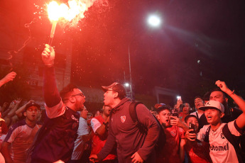 Buenos Aires, Argentina.- In the photos taken on April 11, 2023, after the resignation of Fabian Doman, the members of Independiente protested in front of the club headquarters. The crisis in Independiente was accentuated by the news that Doman presented his resignation from the position of president through a statement that he released on his social networks.