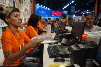 Buenos Aires, Argentina.- En las fotos tomadas el 29 de abril del 2023, durante la 47º edición de la Feria Internacional del Libro de Buenos Aires. La feria, organizada por la Fundación El Libro, se desarrollará hasta el 15 de mayo en el predio de La Rural, en el barrio porteño de Palermo.