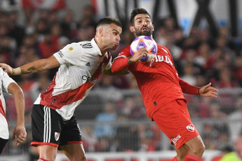 Buenos Aires, Argentina.- En las fotos tomadas el 23 de abril del 2023, durante el partido entre River Plate e Independiente en el Estadio Más Monumental por la jornada 13 de la Liga Profesional Argentina. River venció por 2-0 a Independiente como local, en un partido de la jornada 13 de la Liga Profesional Argentina. Para River los goles fueron marcados por Esequiel Barco (a los 17 minutos) y Miguel Borja (a los 80 minutos).