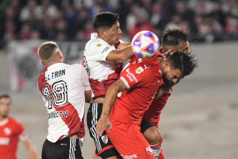 Buenos Aires, Argentina.- En las fotos tomadas el 23 de abril del 2023, durante el partido entre River Plate e Independiente en el Estadio Más Monumental por la jornada 13 de la Liga Profesional Argentina. River venció por 2-0 a Independiente como local, en un partido de la jornada 13 de la Liga Profesional Argentina. Para River los goles fueron marcados por Esequiel Barco (a los 17 minutos) y Miguel Borja (a los 80 minutos).