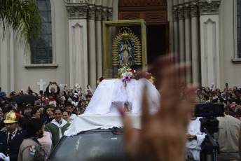 Santa Fe, Argentina.- In the photos taken on April 23, 2023, thousands of faithful participated in the 124th pilgrimage to the Basilica of Our Lady of Guadalupe in the city of Santa Fe, the main Catholic festivity in the province, with colorful processions that came from different towns to honor the patron saint of the local diocese. The party, which this year had the motto "Mary, renew our hope and sell our wounds", began on Saturday with various activities.