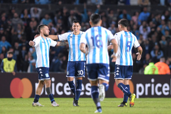 Buenos Aires, Argentina.- En las fotos tomadas el 20 de abril del 2023, durante el partido entre Racing Club y Aucas de Ecuador en un partido válido por la segunda jornada de la Copa Libertadores en el estadio Presidente Perón, de Avellaneda. Racing le ganó por 3-2 a Aucas y se posicionó como único líder del grupo A, que comparte también con Flamengo y Ñublense.