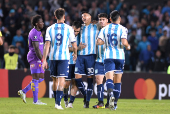 Buenos Aires, Argentina.- In the photos taken on April 20, 2023, during the match between Racing Club and Aucas from Ecuador in a match valid for the second day of the Copa Libertadores at the Presidente Perón stadium, in Avellaneda. Racing beat Aucas 3-2 and positioned itself as the sole leader of group A, which it also shares with Flamengo and Ñublense.