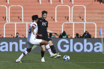 Mendoza, Argentina.- In the photos taken on May 30, 2023, during the match between New Zealand and the United States for the round of 16 of the U20 World Cup at the Malvinas Argentinas stadium in Mendoza. The United States thrashed New Zealand 4-0 and will face the winner of the match between Gambia and Uruguay in the quarterfinals.