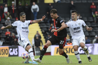 Santa Fe, Argentina.- In the photos taken on May 29, 2023, during the match between Colón and Central Córdoba for a new date of the Argentine Professional League. Colón equalized against C. Córdoba 2-2 at home. Now, Colón will face San Lorenzo that has just lost against Barracas.