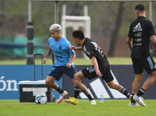 Buenos Aires, Argentina.- In the photos taken on May 9, 2023, Without Soulé, the Argentine U-20 national team continues preparing for the World Cup. With the aim of achieving the sixth title that confirms it as the top winner of the contest, the Argentine National Team began preparing for its debut in the Sub 20 World Cup in which it will host and will begin on May 20 with the duel against Uzbekistan.