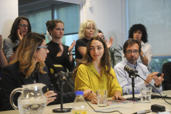 Buenos Aires, Argentina.- In the photos taken on May 13, 2023, Thelma Fardín (center) appeared at a press conference at the Amnesty International offices in Buenos Aires, after the Brazilian Justice acquitted the Argentine actor Juan Darthés in the case for rape against his former colleague Fardín. The ruling, disseminated by Darthés' defense, maintains that "there is doubt about the occurrence or not of the carnal conjunction" and that doubt caused the court to decide in favor of the accused.