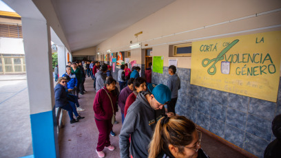 Salta, Argentina.- En las fotos tomadas el 14 de mayo del 2023, argentinos asistieron a las urnas para participar de las elecciones locales en Salta. Los comicios provinciales que se desarrollaron en Salta, La Pampa, Tierra del Fuego y San Juan concluyeron con la victoria del oficialismo y una amplia participación popular. Los gobernadores Gustavo Sáenz (Salta), Sergio Ziliotto (La Pampa) y Gustavo Melella (Tierra del Fuego) fueron reelectos.