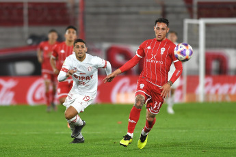 Buenos Aires, Argentina.- En las fotos tomadas el 29 de mayo del 2023, durante el partido entre Union y Huracán en un encuentro por la jornada 18 de la Liga Profesional Argentina en el Estadio Tomás Adolfo Ducó. Union venció por 1-0 a Huracán con un gol de Mauro Luna Diale, a los 22 minutos. En la próxima fecha, Huracán se medirá con Central Córdoba, mientras que Union tendrá como rival a Gimnasia.