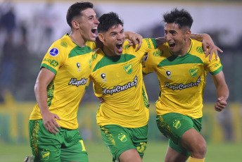 Buenos Aires, Argentina.- In the photos taken on May 4, 2023, during the match between Defensa y Justicia and Peñarol at the Norberto "Tito" Tomaghello stadium for the third date of Group F of the Copa Sudamericana. Defensa y Justicia thrashed Peñarol de Montevideo 4-1, striking at the right moments and three of their goals were great goals. His second win in the turner settled him in his zone.