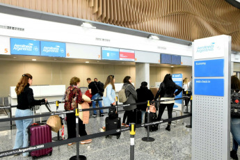 San Juan, Argentina.- En las fotos tomadas el 11 de mayo del 2023, muestra el Aeropuerto Internacional San Juan. Más de 990 mil visitantes extranjeros ingresaron en marzo a la Argentina, mientras que las salidas hacia el exterior alcanzaron una cifra superior a las 960 mil personas, según un informe elaborado por el Instituto Nacional de Estadísticas y Censos (Indec), a través de la Encuesta de Turismo Internacional (ETI).