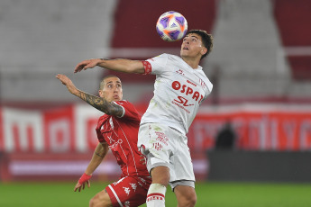 Buenos Aires, Argentina.- En las fotos tomadas el 29 de mayo del 2023, durante el partido entre Union y Huracán en un encuentro por la jornada 18 de la Liga Profesional Argentina en el Estadio Tomás Adolfo Ducó. Union venció por 1-0 a Huracán con un gol de Mauro Luna Diale, a los 22 minutos. En la próxima fecha, Huracán se medirá con Central Córdoba, mientras que Union tendrá como rival a Gimnasia.